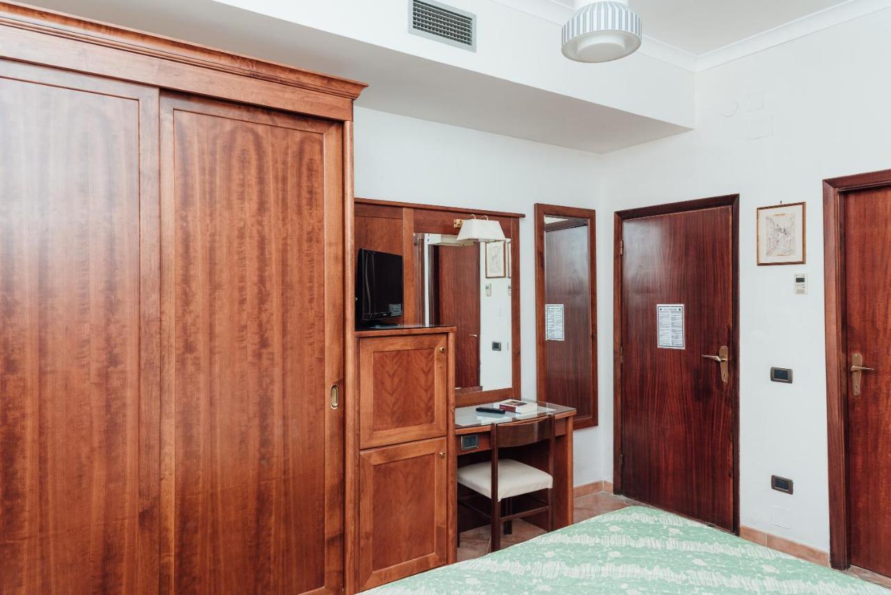 Hotel Montana 산트아구타수이두에골피 외부 사진