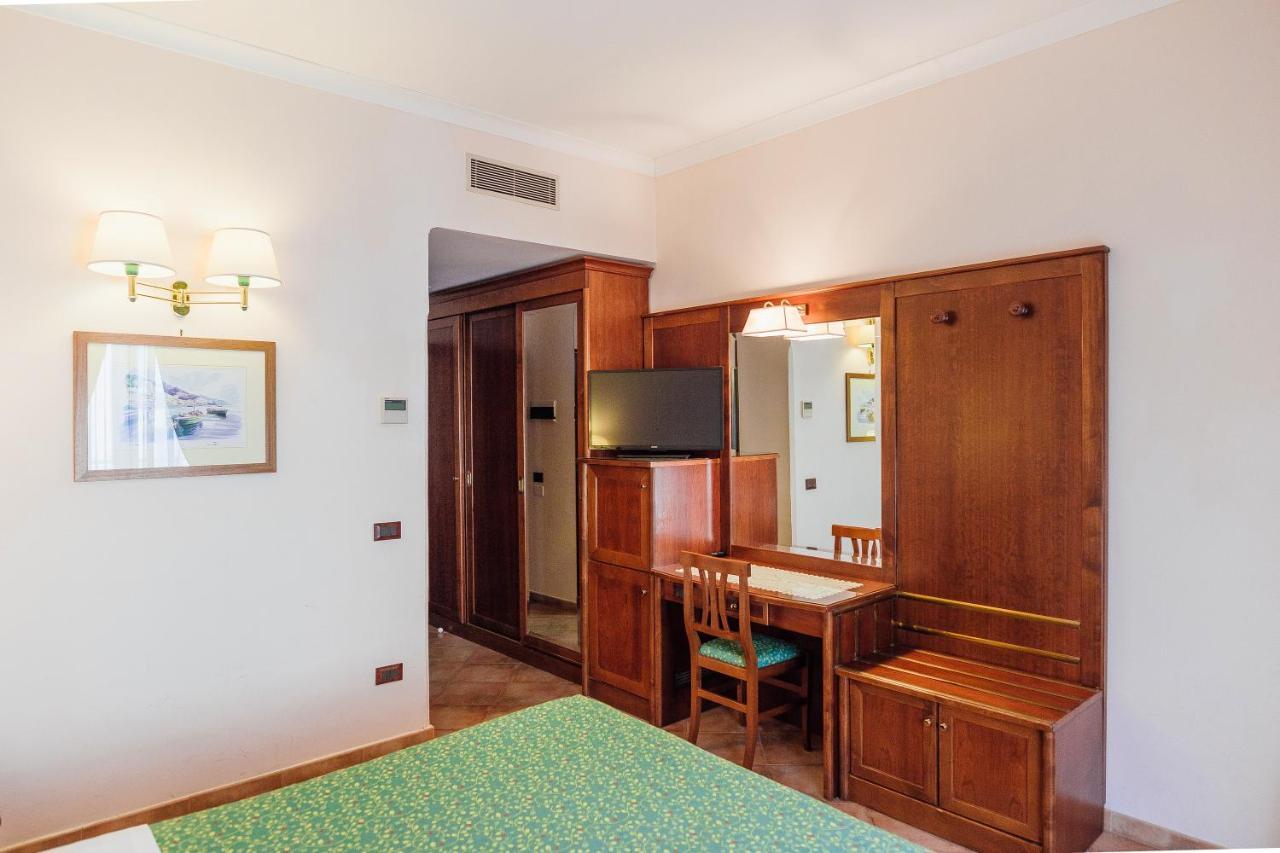Hotel Montana 산트아구타수이두에골피 외부 사진