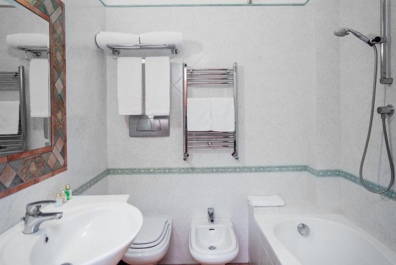 Hotel Montana 산트아구타수이두에골피 외부 사진